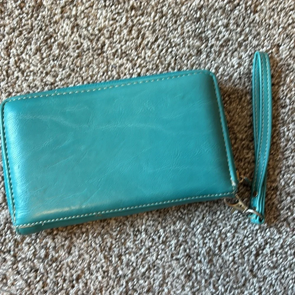 Wristlet/clutch
